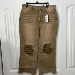Trendy Distressed Cropped Jeans in Tan